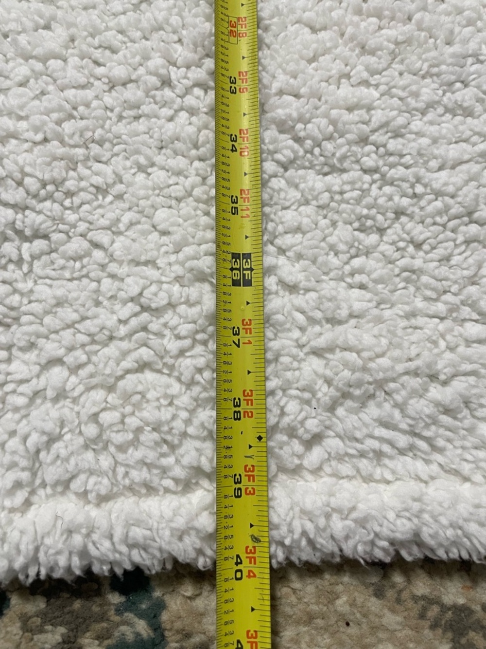 Lesure Green Sherpa Pet Blanket with White Daisies Size: Medium (30”x 40”) - Picture 7 of 15